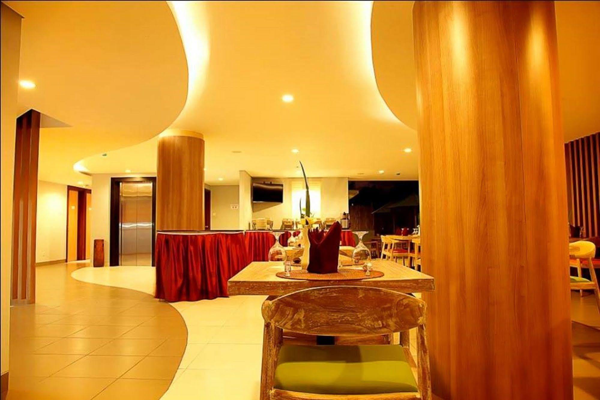 דנפסאר Santosa City Hotel מראה חיצוני תמונה