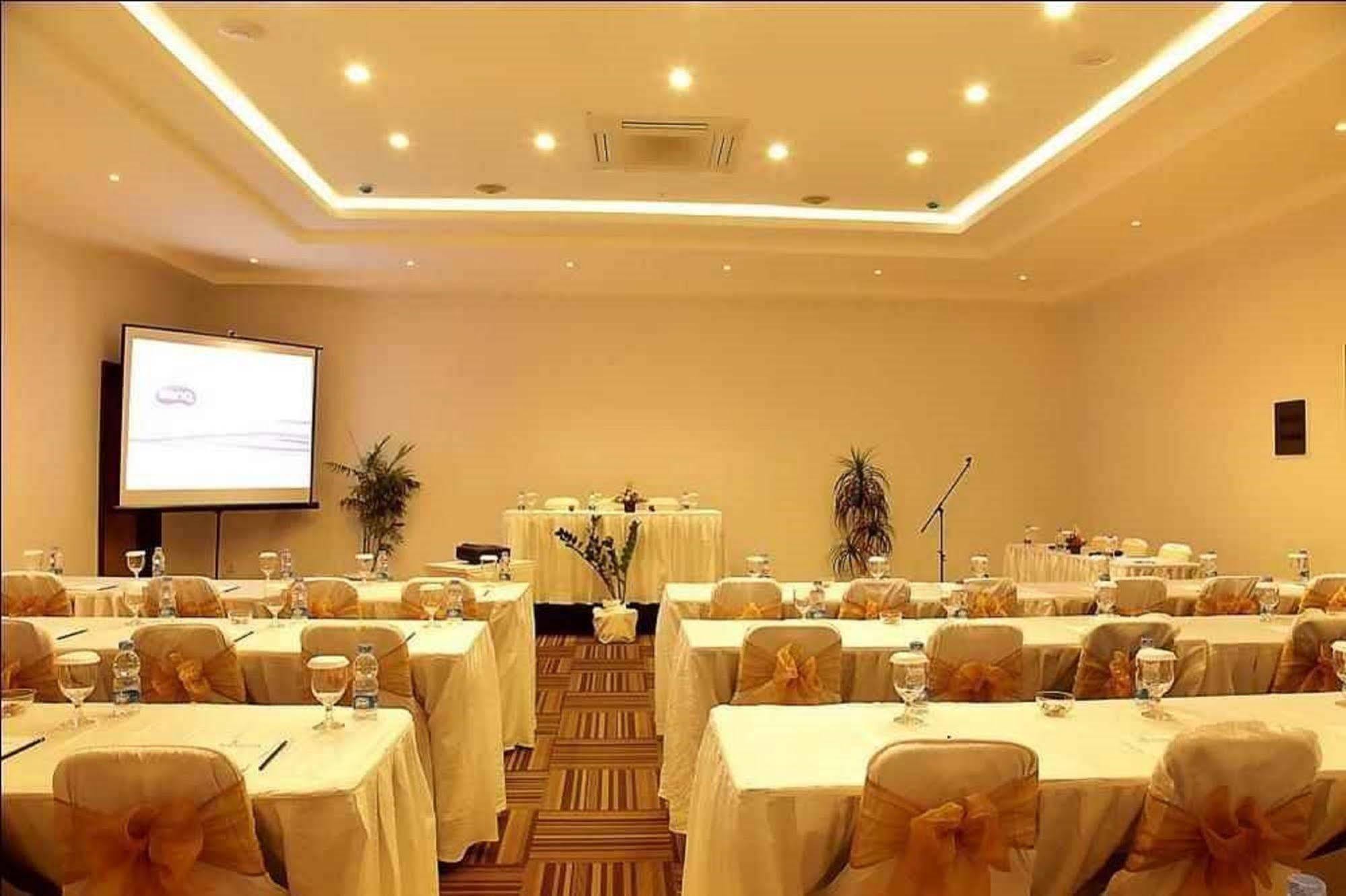 דנפסאר Santosa City Hotel מראה חיצוני תמונה